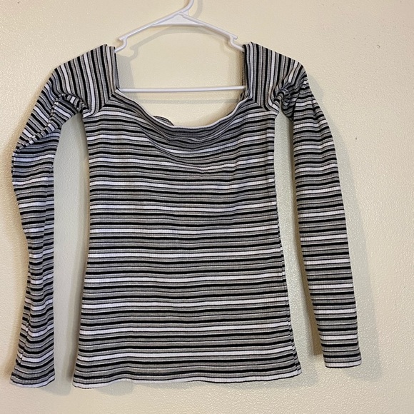 Hollister woman’s slim tee long sleeves size L - Picture 1 of 4